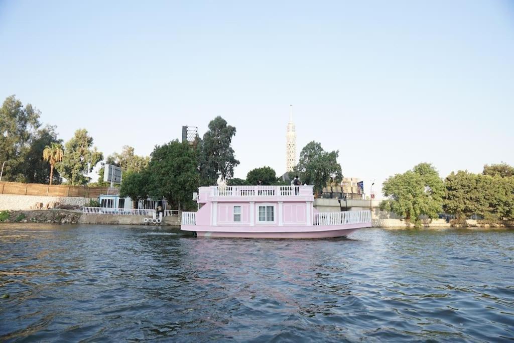La Maison Rosee Bateau Botel
