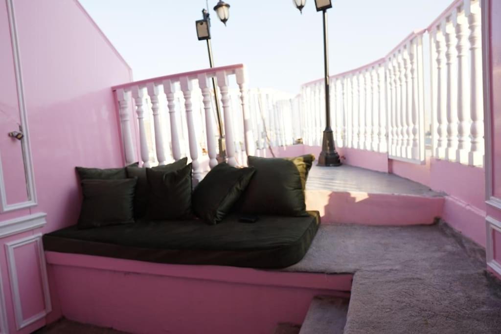 La Maison Rosee Bateau Botel Cairo