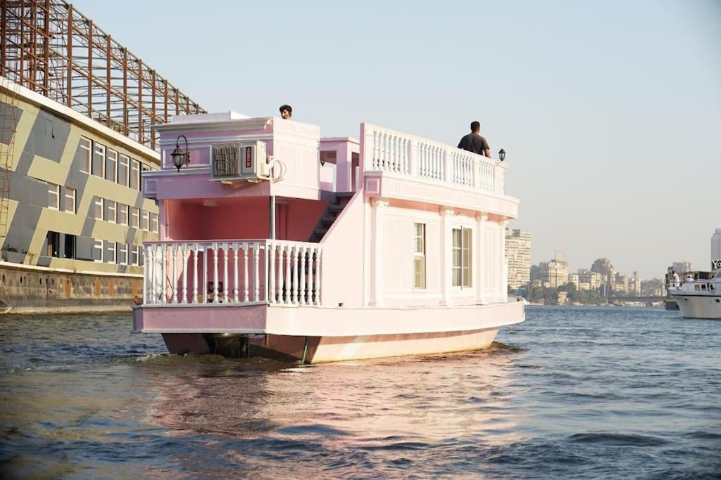 La Maison Rosee Bateau Botel Cairo