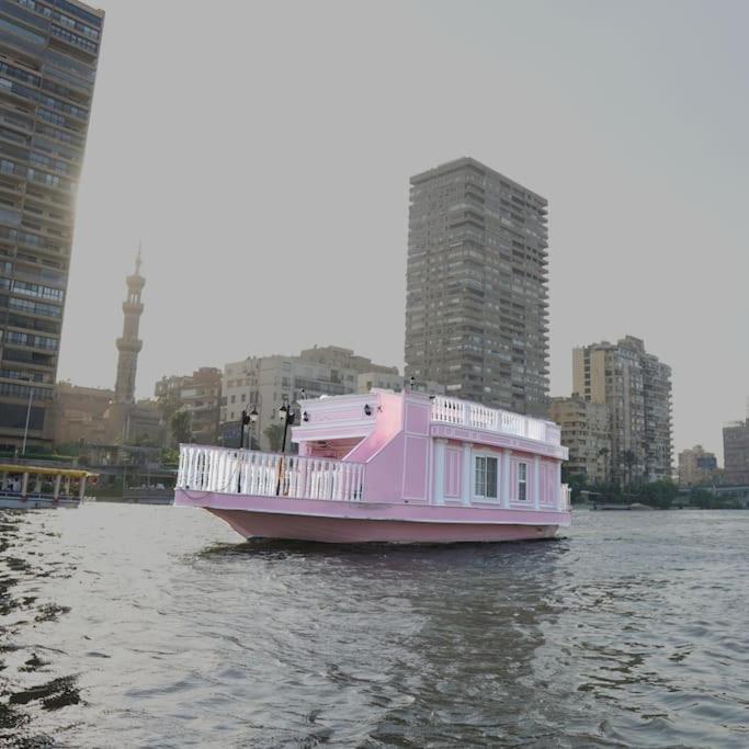 La Maison Rosee Bateau Botel Cairo